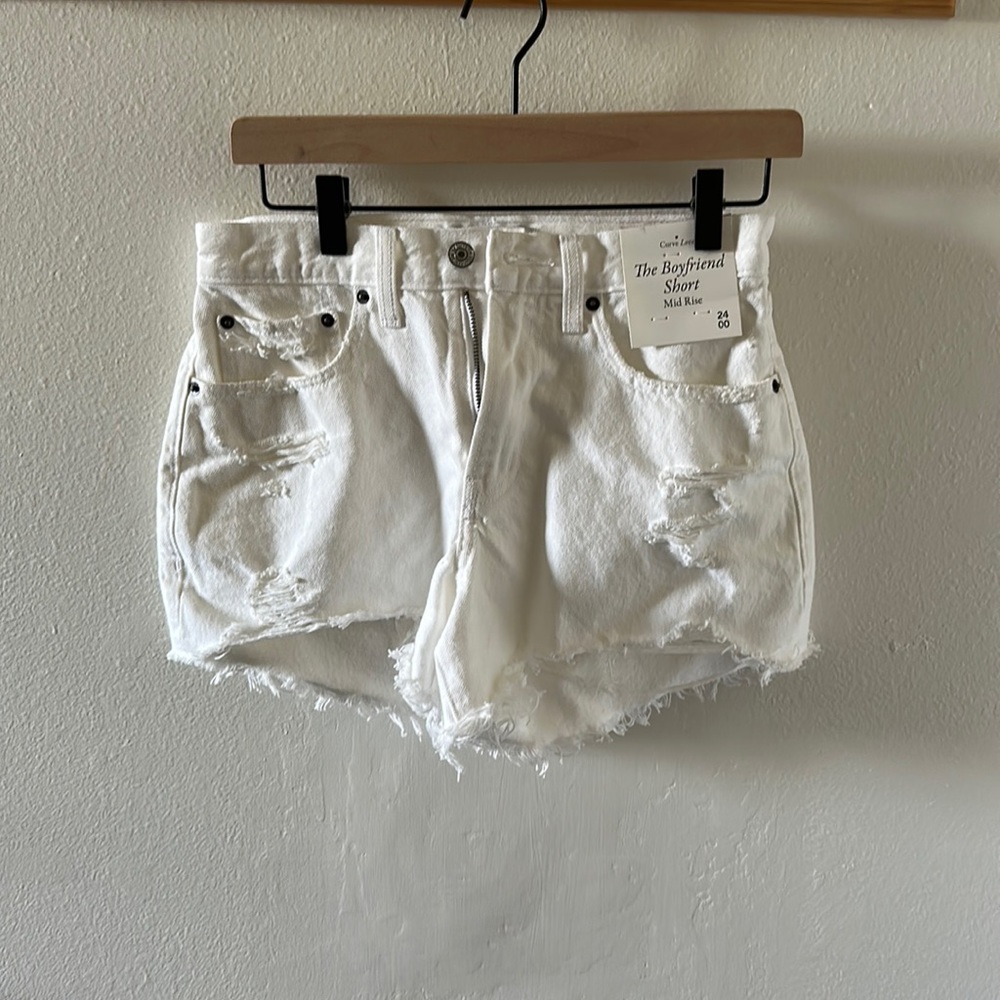 SOLD NWT Abercrombie & Fitch Distressed Boyfriend Short